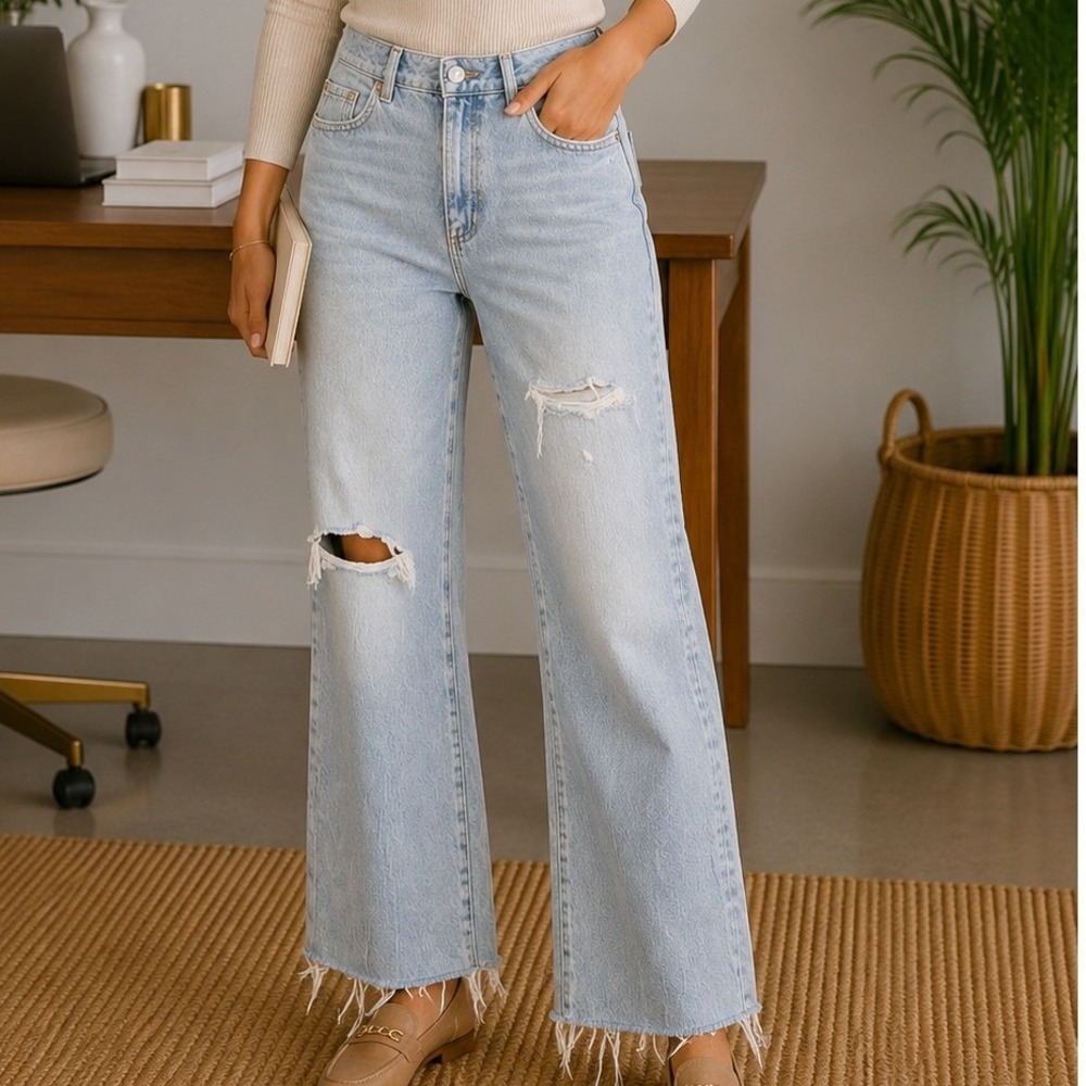 Garage Denim Light Wash Wide Leg Distressed Ripped Jeans Size 9 29 High Rise